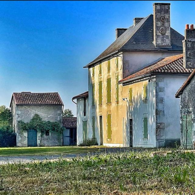 Bed and Breakfast Les Maisons Du Bonheur Château-Garnier Exterior foto
